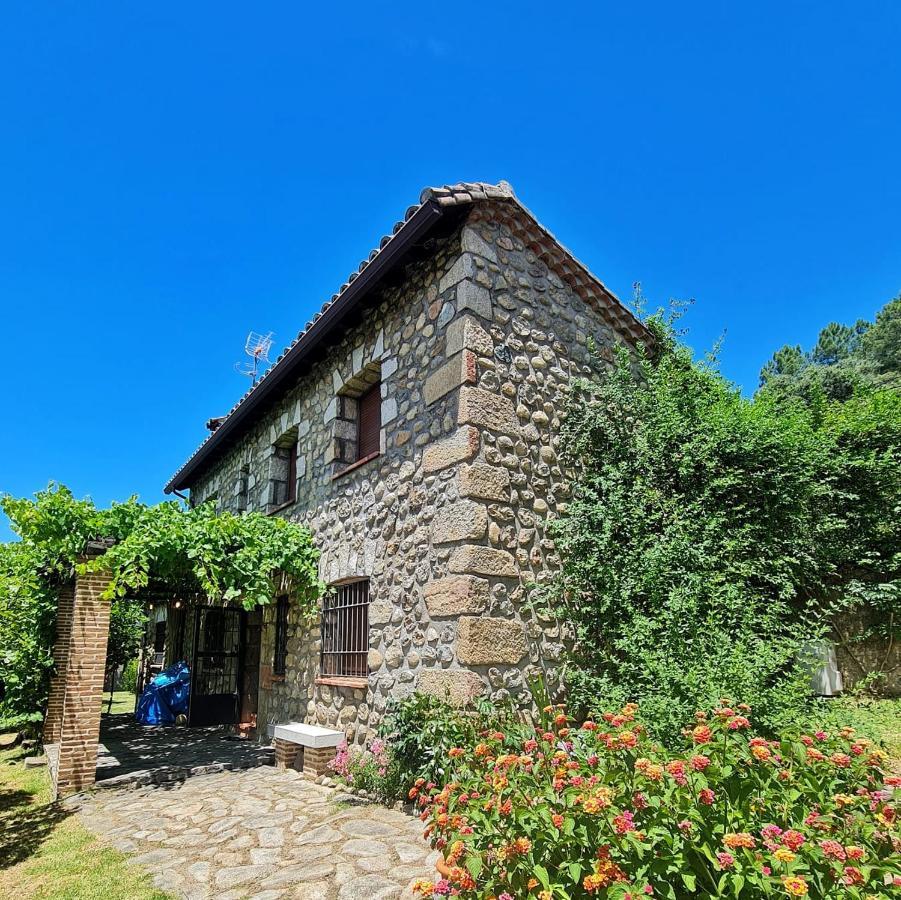 Casa Rural En Candeleda Con Piscina Y Un Maravilloso Jardin Luaran gambar