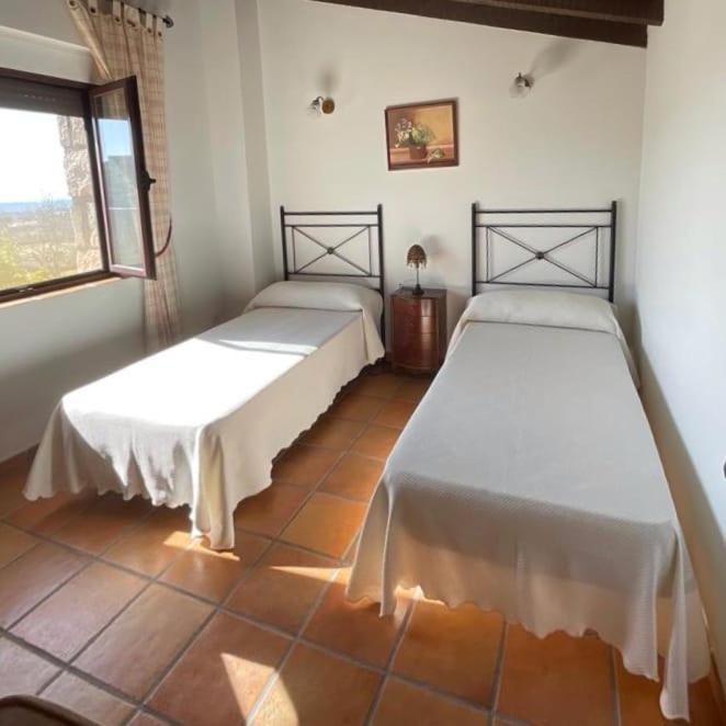 Casa Rural En Candeleda Con Piscina Y Un Maravilloso Jardin Luaran gambar