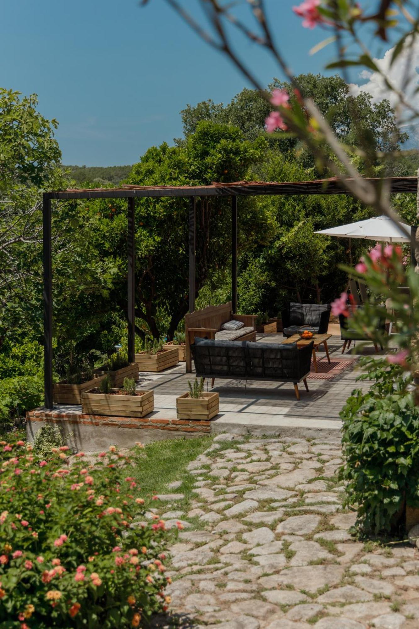 Casa Rural En Candeleda Con Piscina Y Un Maravilloso Jardin Luaran gambar