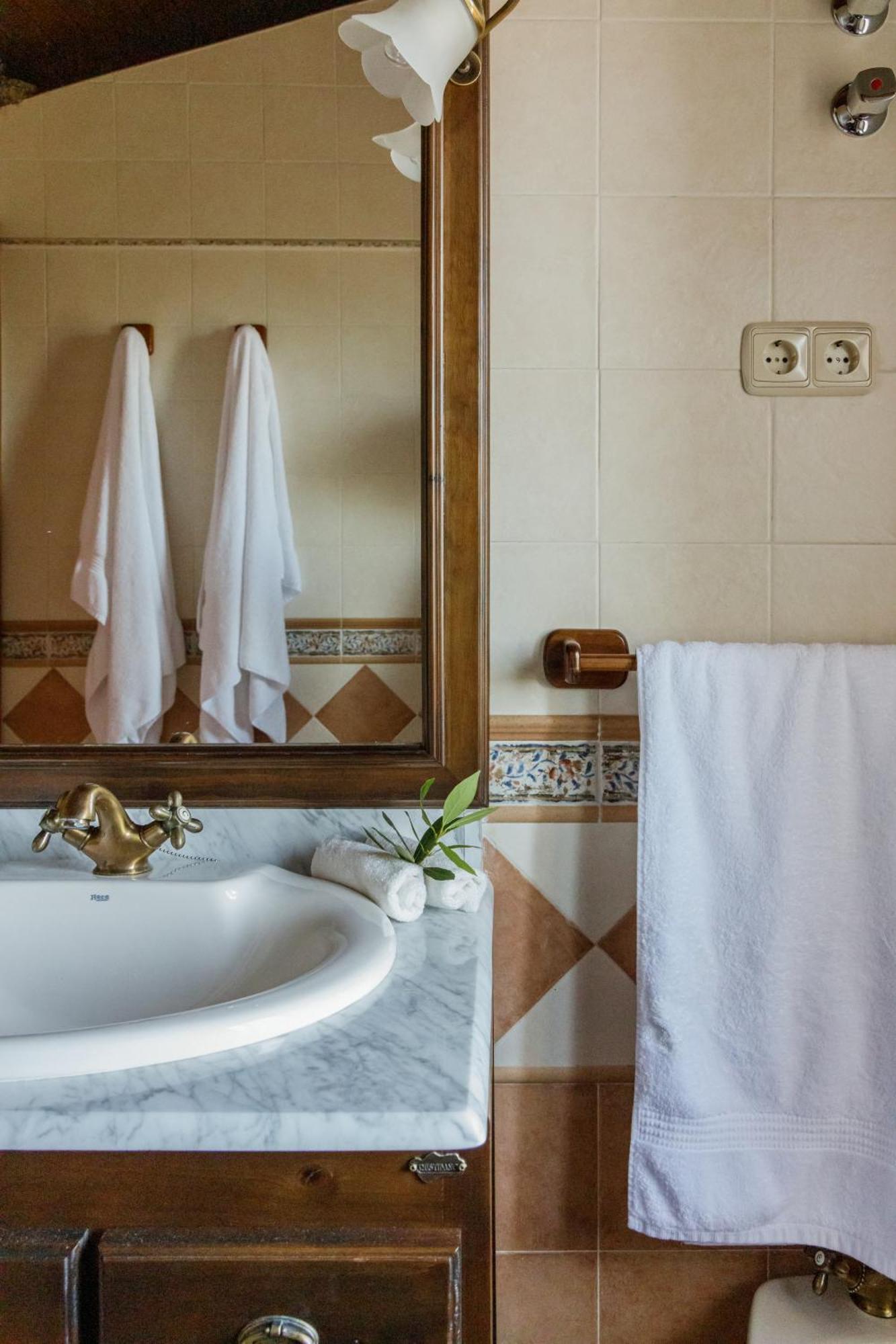 Casa Rural En Candeleda Con Piscina Y Un Maravilloso Jardin Luaran gambar